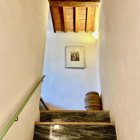 Santa Monaca Medieval House *