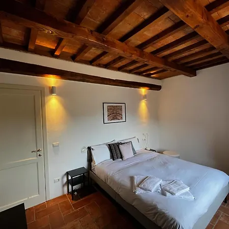 Santa Monaca Medieval House Holiday home *