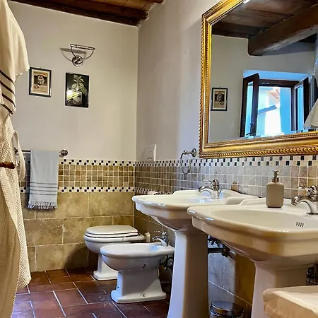 Santa Monaca Medieval House *